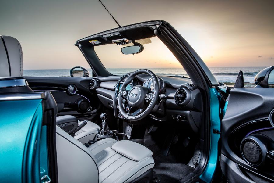  Mini Cooper Cabrio 2016 года  (UK) (фото 26 из 30)